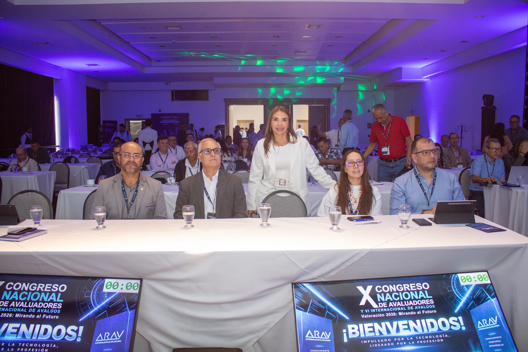 María Alejandra Hernández, organizadora principal del Congreso Nacional de Avaluadores, junto a los asistentes