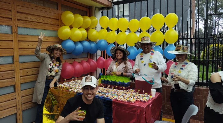 Equipo en una celebración temática